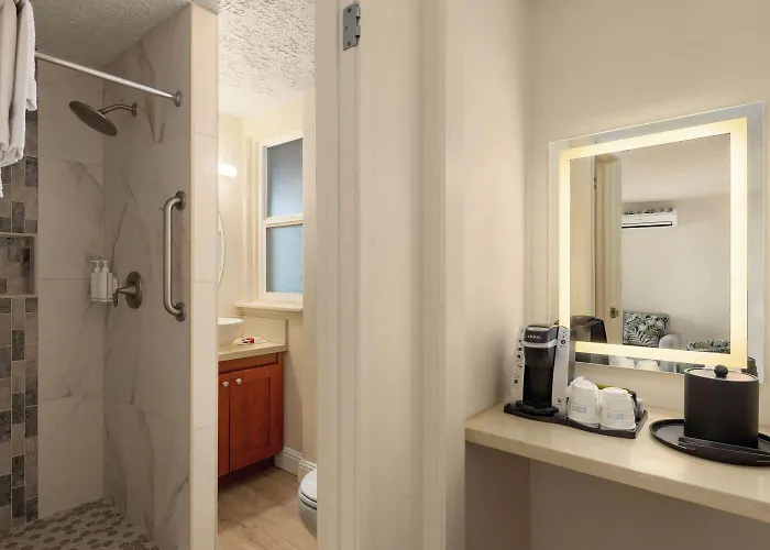 Days Inn By Wyndham Maui Oceanfront